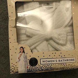 WOMANS bathrobeNEW Comfortable Modern Expressions